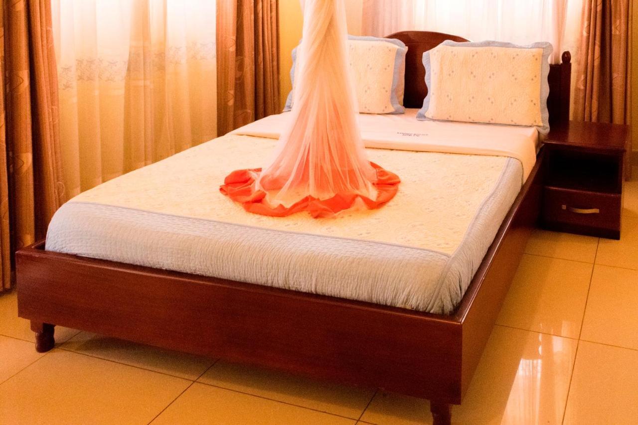 Kahondo Buffalo Hotel Makerere Esterno foto