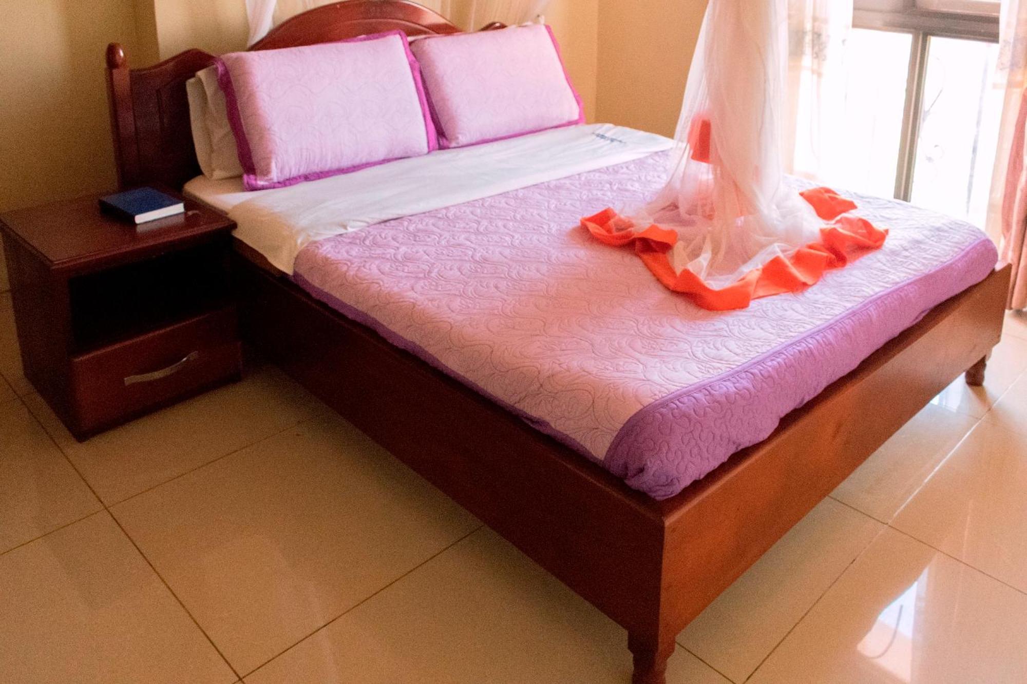 Kahondo Buffalo Hotel Makerere Esterno foto